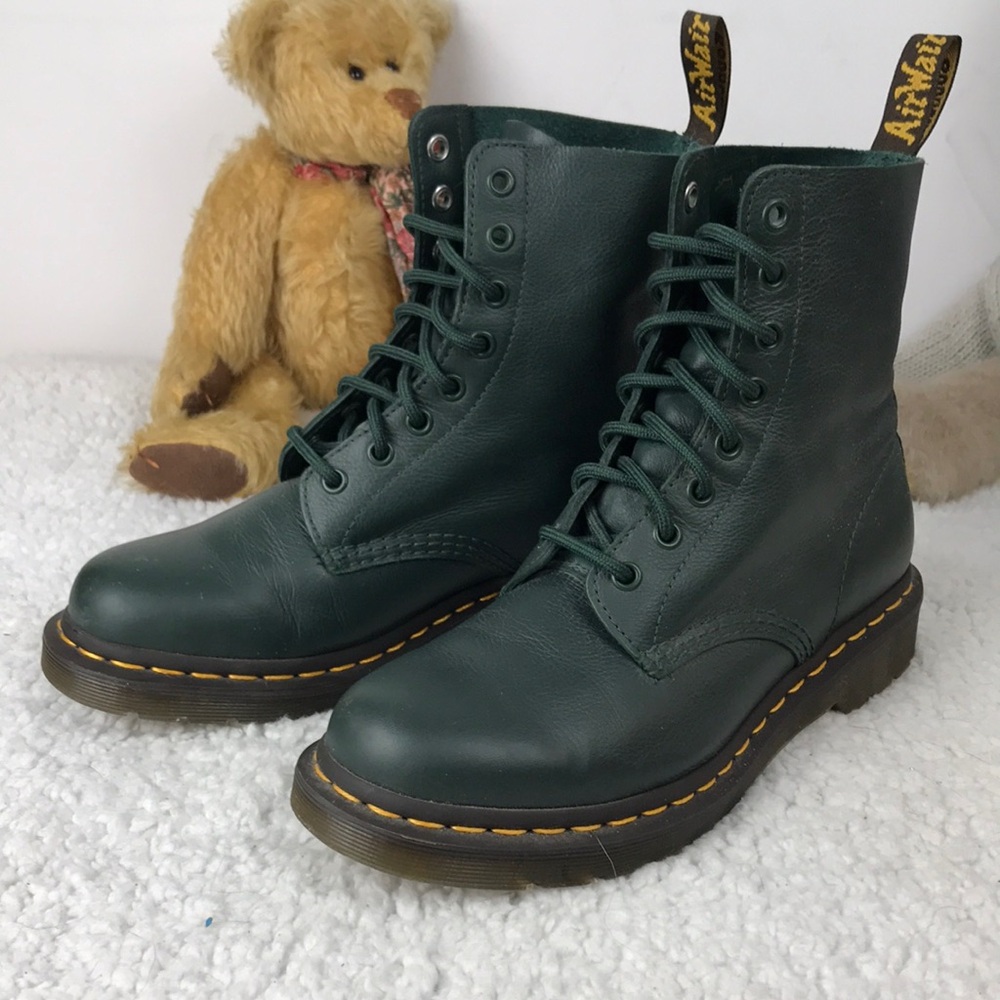 Dr. Martens Womens Green Leather 8-Eye Lace-Up Boots